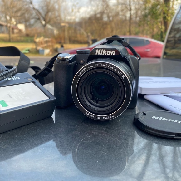 Nikon coolpik P90 digital camera with/ battery , charger and manual. - Picture 6 of 17